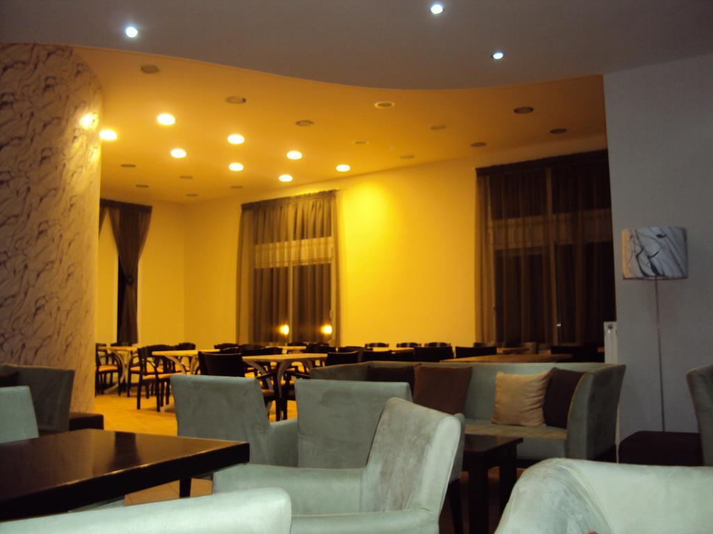 Aitheron Hotel Air Park Zervi Buitenkant foto