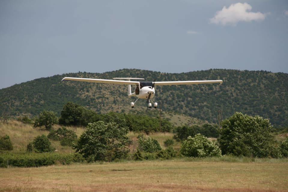 Aitheron Hotel Air Park Zervi Buitenkant foto